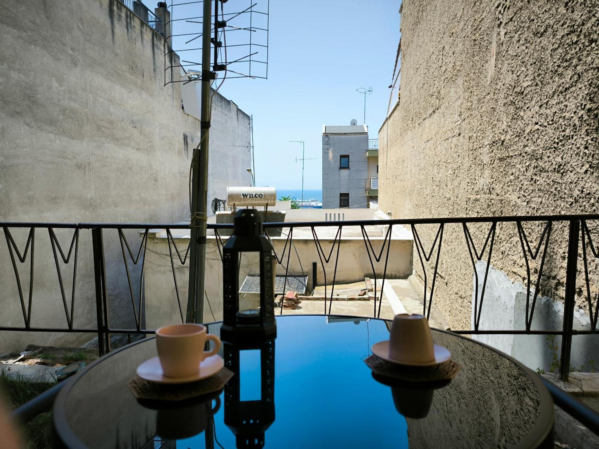 Port View, Veranda, 80 Sqm, Spacious Place For 6 Thessaloniki Exterior photo